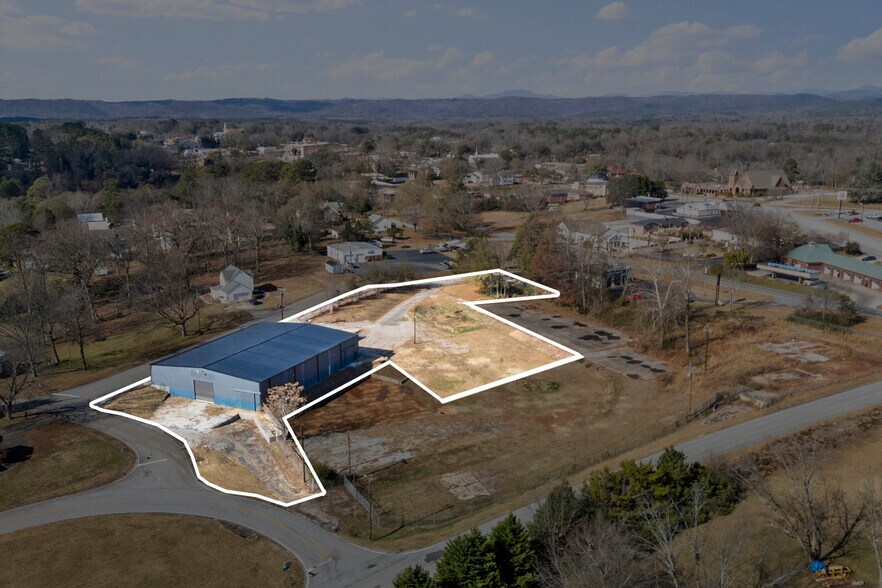 More Photos Of 207 N Kenneth St, Walhalla Warehouse For Lease