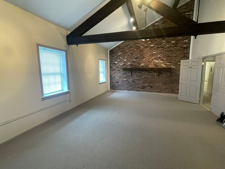 More Photos Of 51 US 206, Augusta Light Manufacturing For Lease