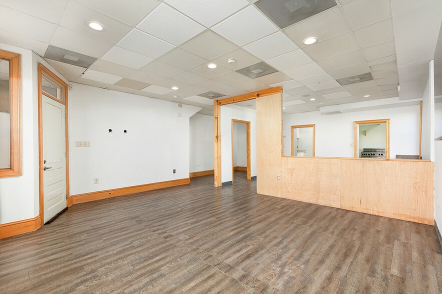 More Photos Of 238 E King St, Strasburg Storefront For Sale