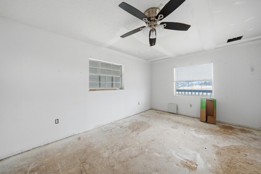 More Photos Of 1261 Beach Rd, Englewood Storefront Retail Residential For Sale