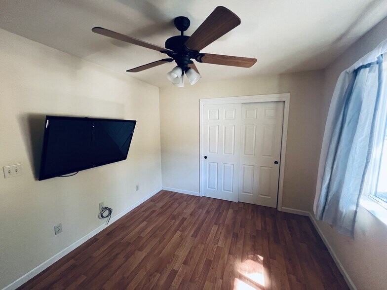 More Photos Of 5109 Smith Rd, Mariposa Office For Sale