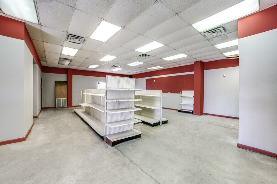 More Photos Of 6301 Mcpherson Rd, Laredo Distribution For Sale