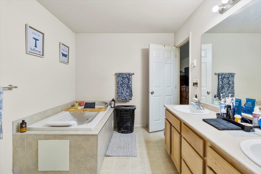 More Photos Of 344 E Bellis Fair Pky, Bellingham Apartments For Sale