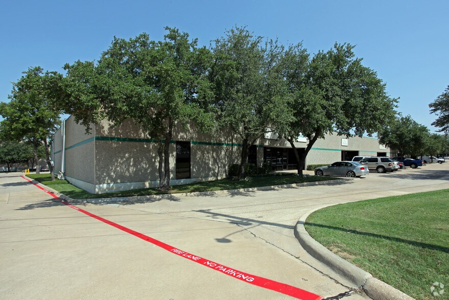 Primary Photo Of 12901-12919 Valley Branch Ln, Farmers Branch Showroom For Lease