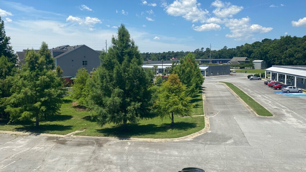 More Photos Of 740 E General Stewart Way, Hinesville General Retail For Lease