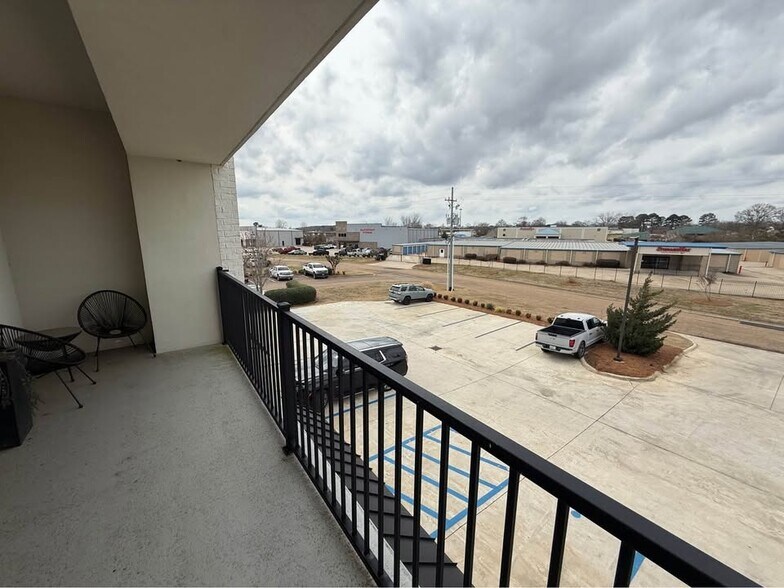 More Photos Of 108 Dees Dr, Gluckstadt Office For Lease