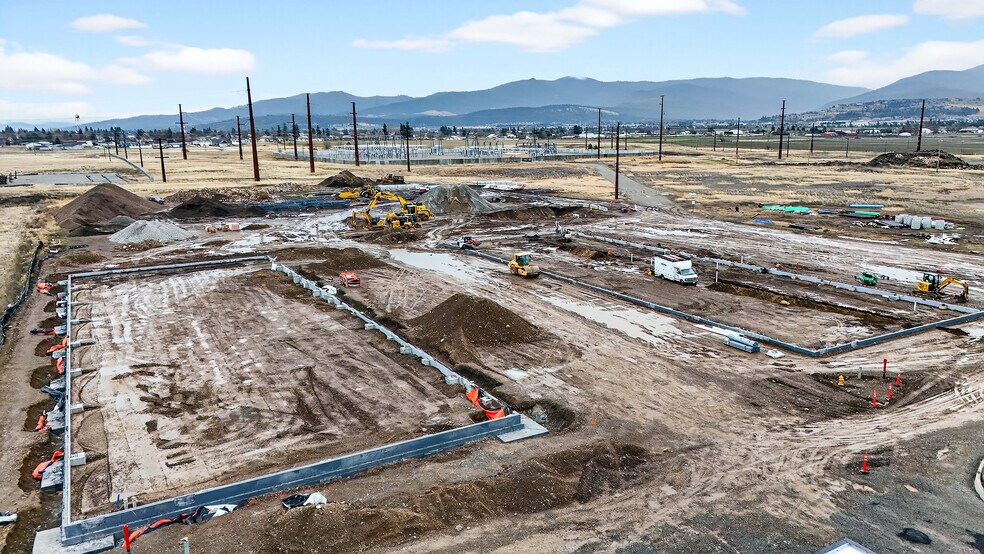 More Photos Of 4524 N Barker Rd, Spokane Valley Showroom For Lease