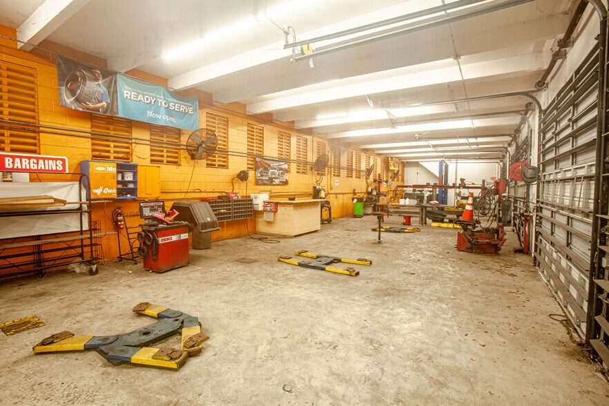 More Photos Of 20390 S Dixie Hwy, Cutler Bay Auto Repair For Lease