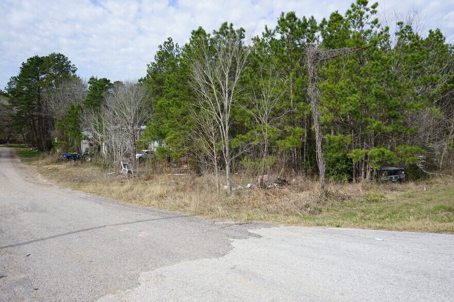 More Photos Of 140 Mosely, Livingston Light Distribution For Sale