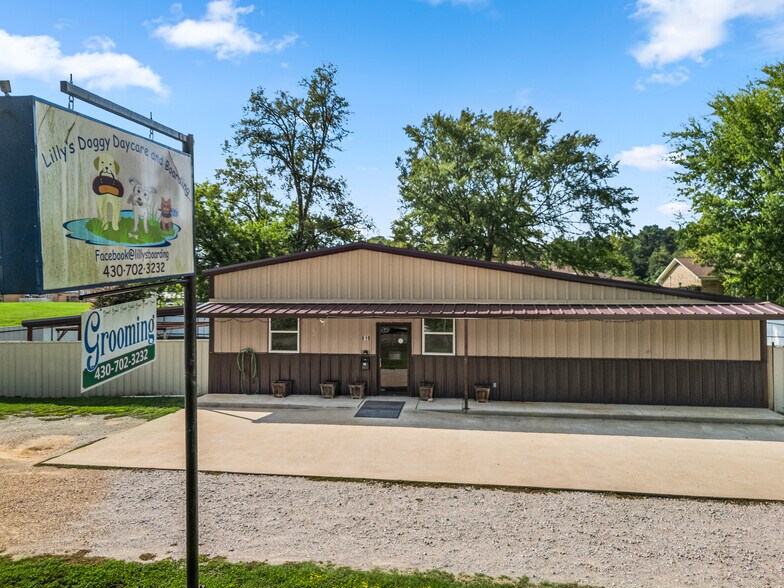 More Photos Of 819 N Main St, Gladewater Flex For Sale