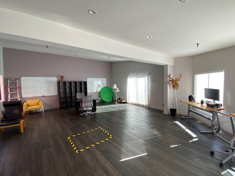 More Photos Of 3260 19th St, San Francisco Showroom For Lease