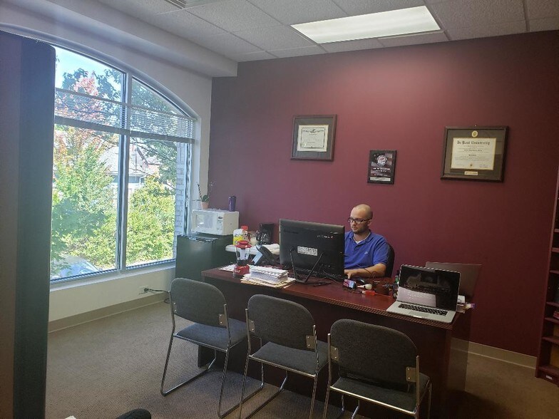 More Photos Of 1 Tiffany Pt, Bloomingdale Medical For Sale