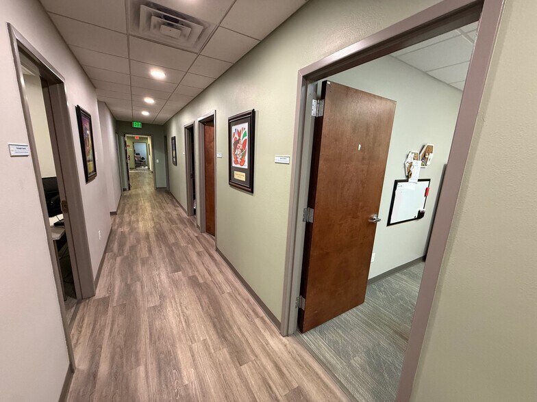 More Photos Of 389 Commerce Pky, Rockledge Medical For Lease