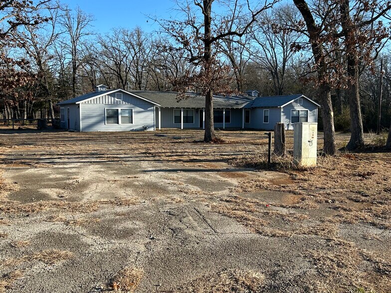 More Photos Of 2003 E US Highway 84, Palestine Office For Sale
