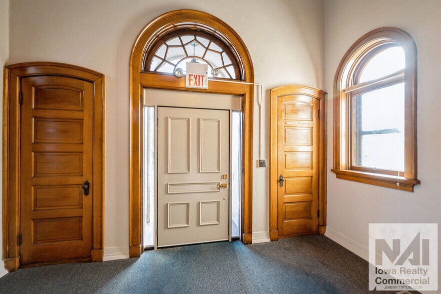 More Photos Of 100 E 1st St, Anamosa Specialty For Sale