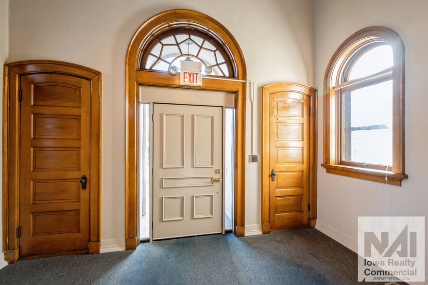 More Photos Of 100 E 1st St, Anamosa Schools For Sale