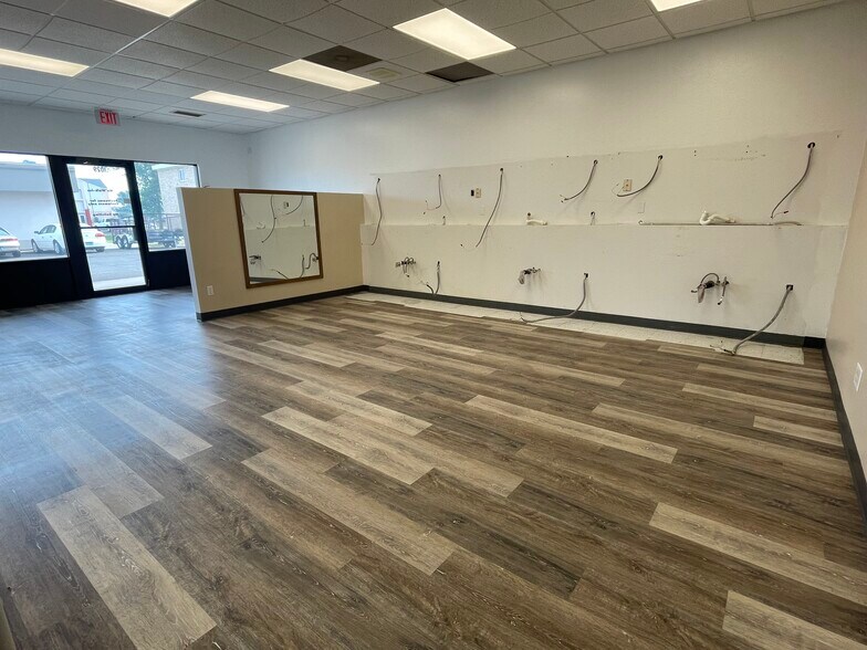 More Photos Of 1029 S Washington St, Bismarck General Retail For Lease