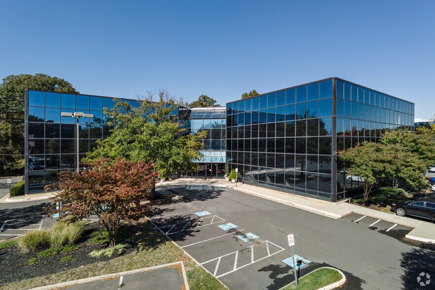 More Photos Of 5400 Shawnee Rd, Alexandria Office For Lease