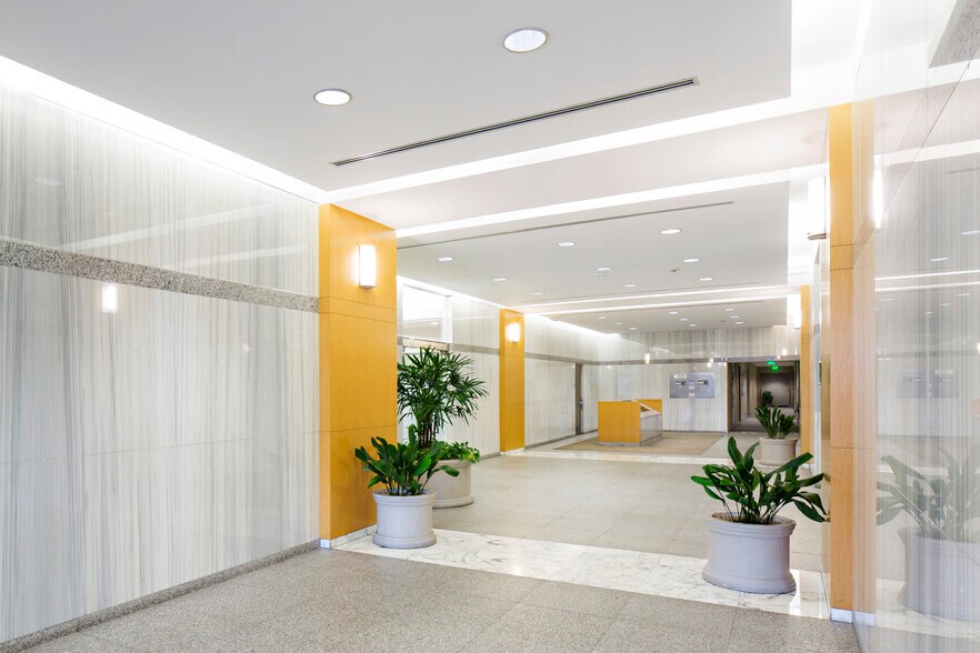 More Photos Of 6310 San Vicente Blvd, Los Angeles Unknown For Lease