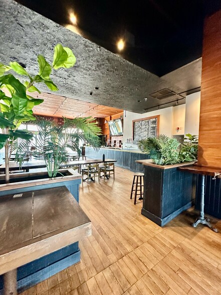 More Photos Of 256 Santa Monica Pier, Santa Monica General Retail For Lease