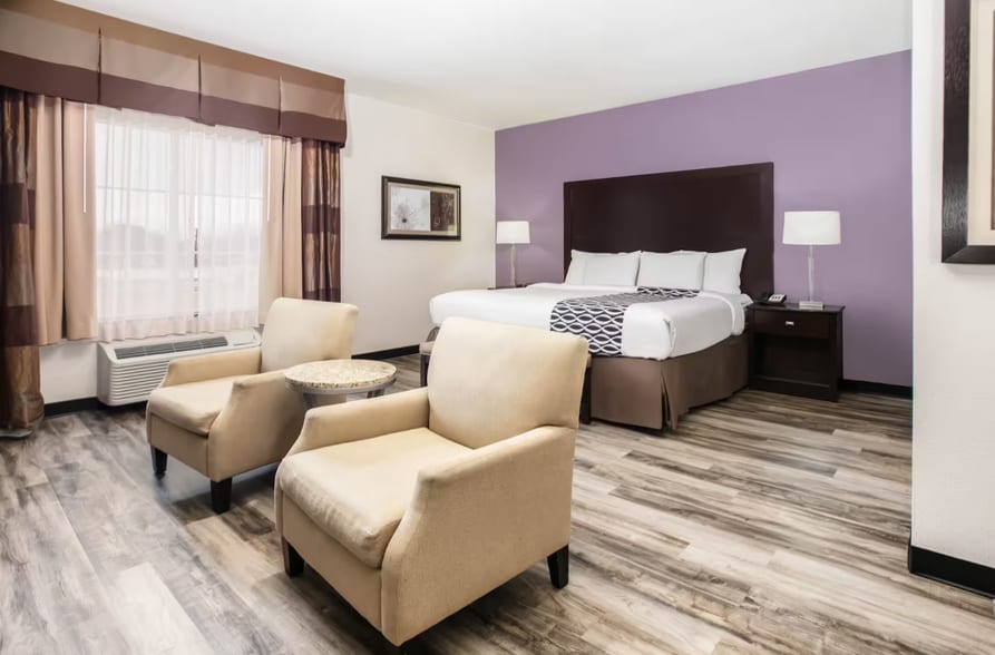 More Photos Of 431 Airport Fwy, Euless Hospitality For Sale