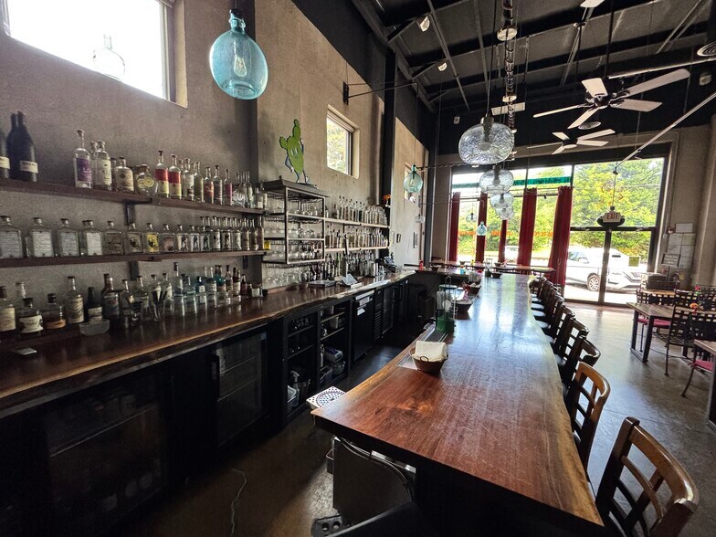 More Photos Of 900-910 W College Ave, Decatur Storefront For Lease