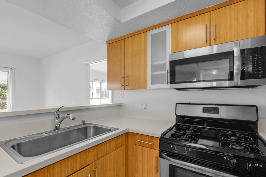 More Photos Of 939 Palm Ave, West Hollywood Apartments For Sale