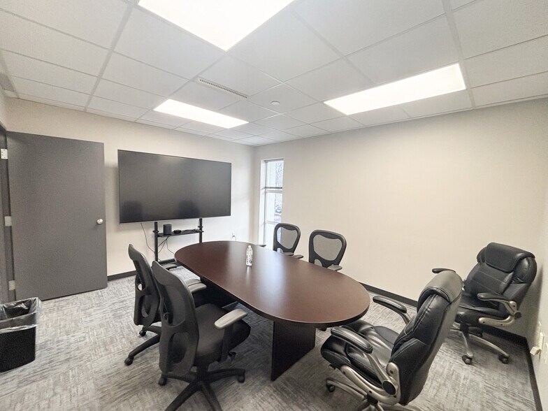 More Photos Of 3171 E Sunshine St, Springfield Office Residential For Lease