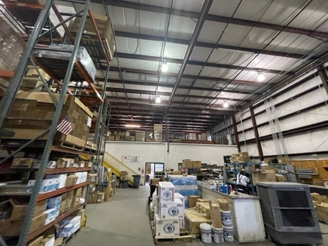 More Photos Of 885 Airpark Dr, Bullhead City Warehouse For Lease