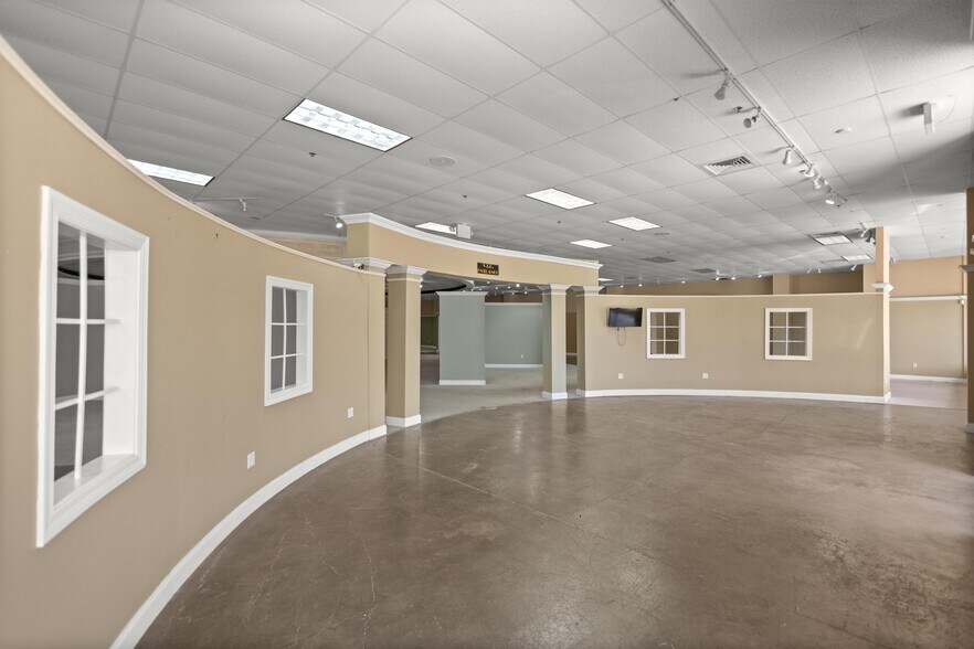 More Photos Of 1211 SW 17th St, Ocala Freestanding For Lease