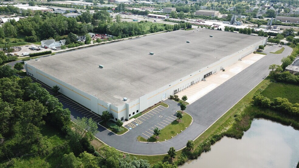 More Photos Of 3200 N Skokie Hwy, Lake Bluff Distribution For Lease