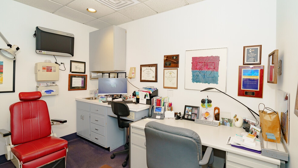 More Photos Of 50 E Washington St, Chicago Office For Sale