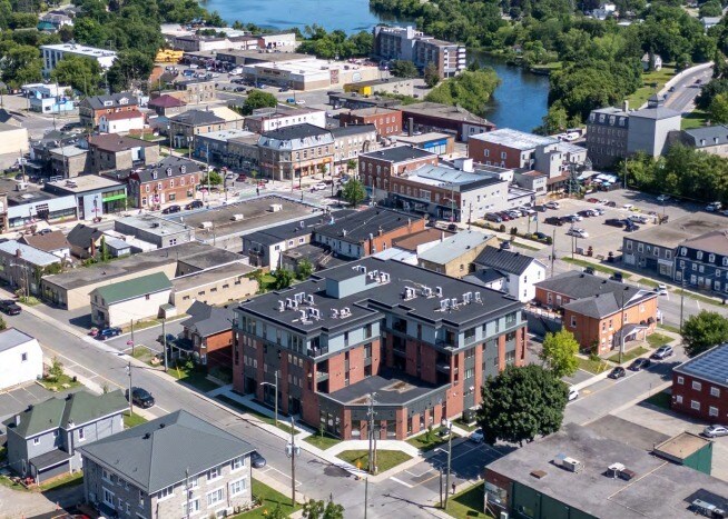 Primary Photo Of 7 Maple Av, Smiths Falls Apartments For Lease