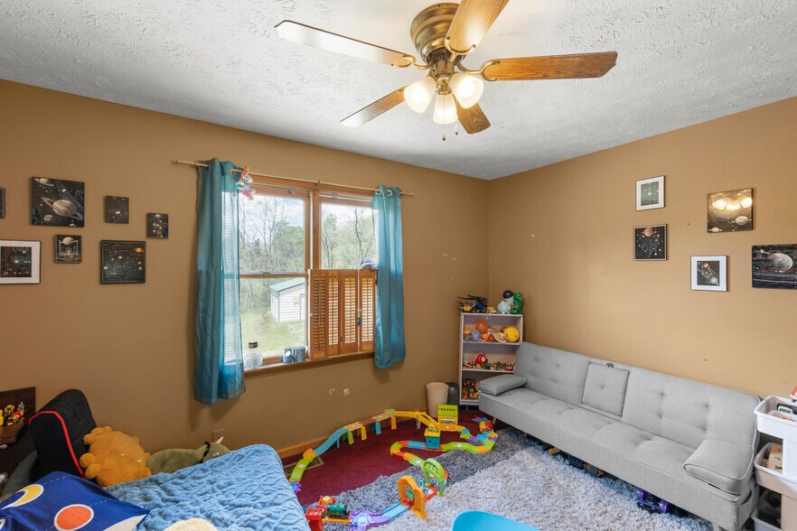 More Photos Of 8018 Northwestern Tpke, Keyser General Retail For Sale