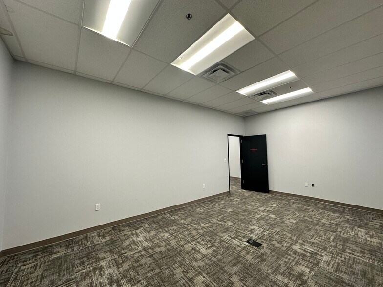 More Photos Of 1001 NE Loop 820, Fort Worth Distribution For Lease