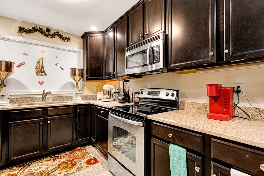 More Photos Of 10 W Williamsburg Rd, Sandston Office For Sale