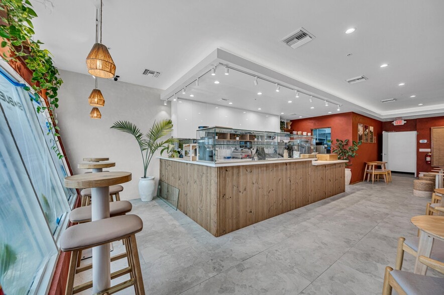 More Photos Of 815 NE 13th St, Fort Lauderdale Freestanding For Sale