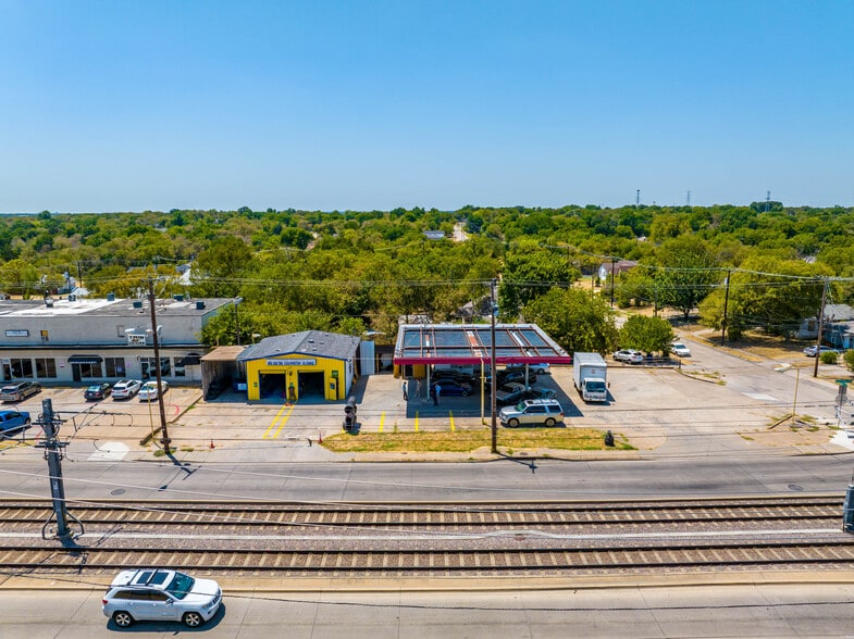 More Photos Of 3701 S Lancaster Rd, Dallas Light Distribution For Sale