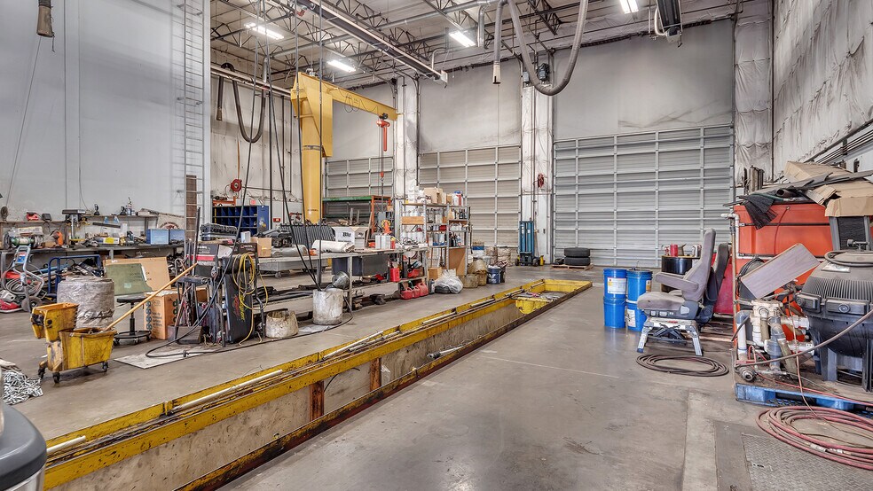 More Photos Of 7025 N Leadbetter Rd, Portland Service For Lease