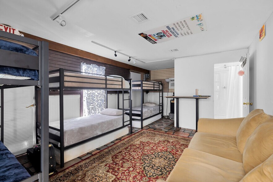 More Photos Of 4 Charles St, Key West Specialty For Lease
