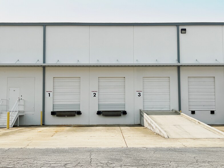 More Photos Of 4345 International Pky, Hapeville Distribution For Lease