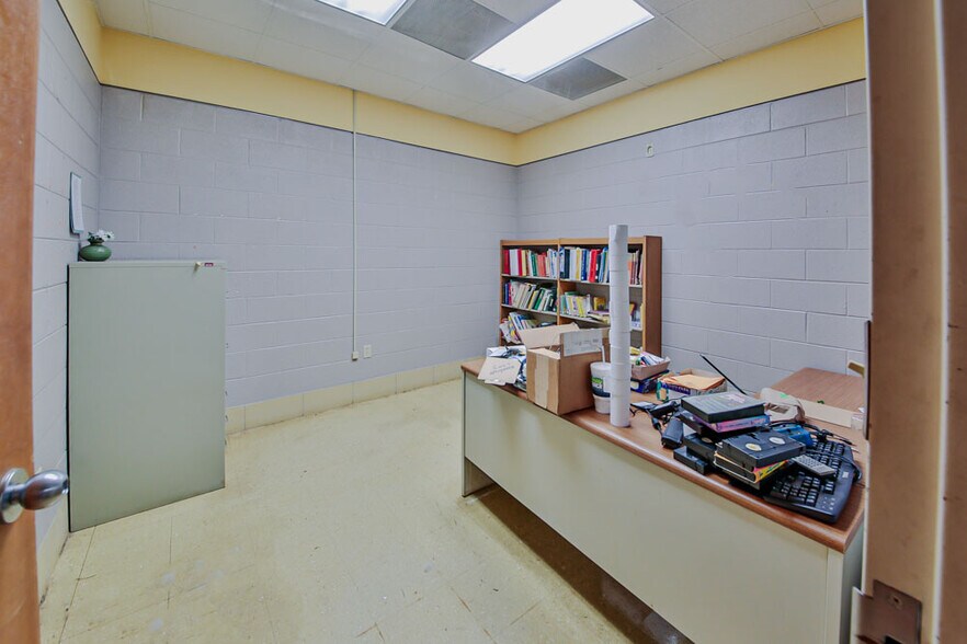 More Photos Of 805 Cleburne, West Helena Self Storage For Sale