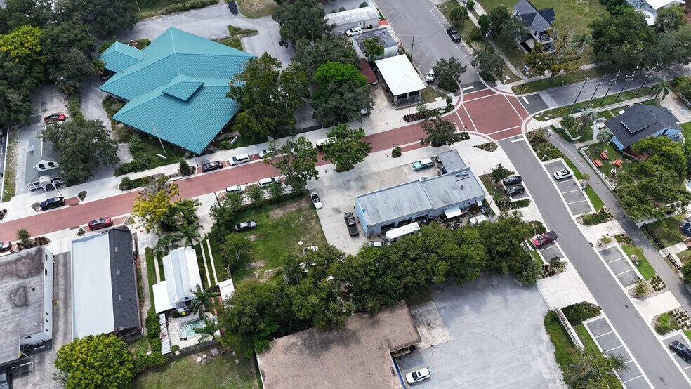 More Photos Of 898 W Montrose St, Clermont Freestanding For Sale