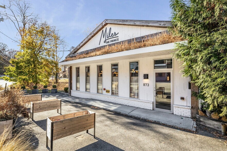 More Photos Of 873 N Broadway, White Plains Restaurant For Sale