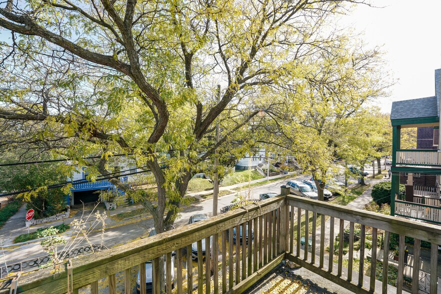 More Photos Of 1825 N Astor St, Milwaukee Apartments For Sale