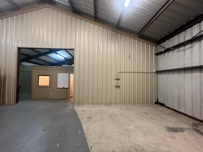 More Photos Of 1503 W Stan Schlueter Loop, Killeen Industrial For Lease