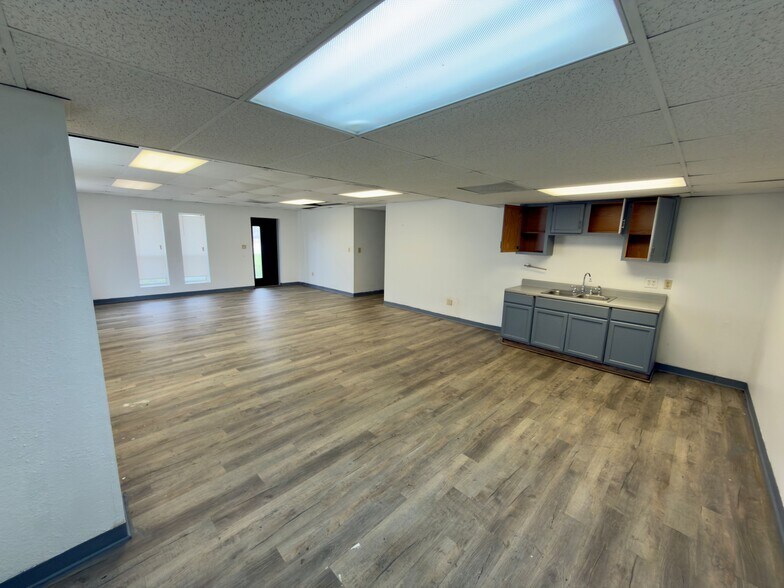 More Photos Of 3885 N Palafox Hwy, Pensacola Warehouse For Lease