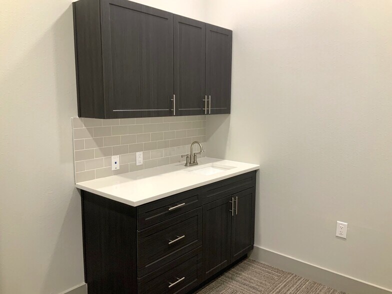 More Photos Of 525 Shiloh Rd, Plano Medical For Sale