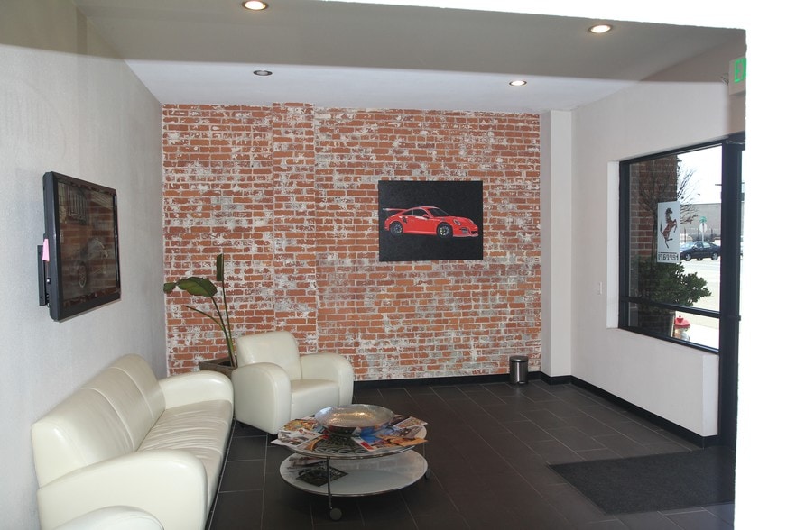 More Photos Of 6529 Elvas Ave, Sacramento Warehouse For Sale