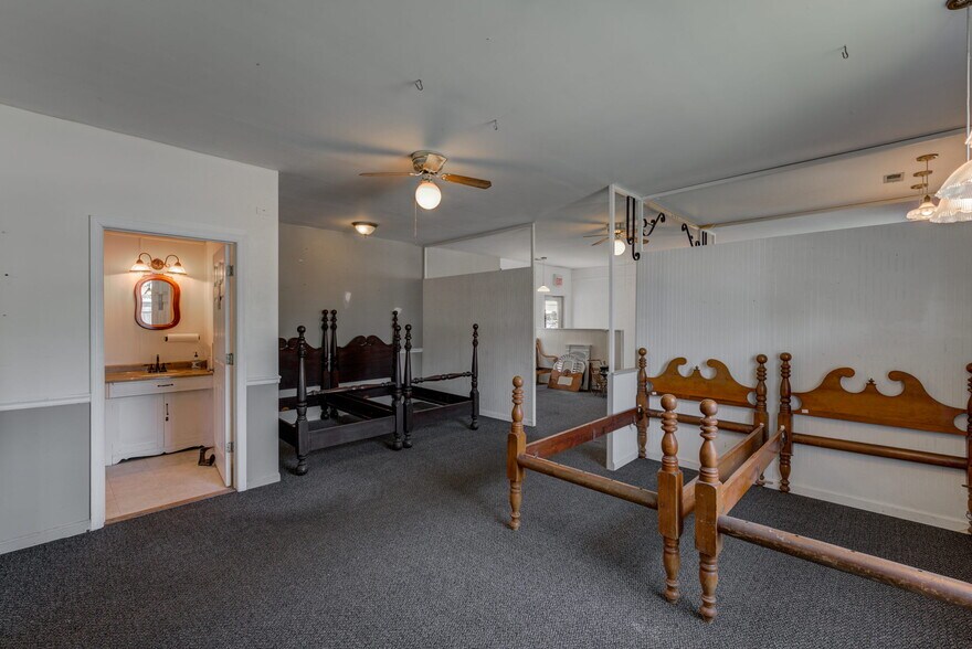 More Photos Of 9430 Main Ave, Cincinnati General Retail For Sale